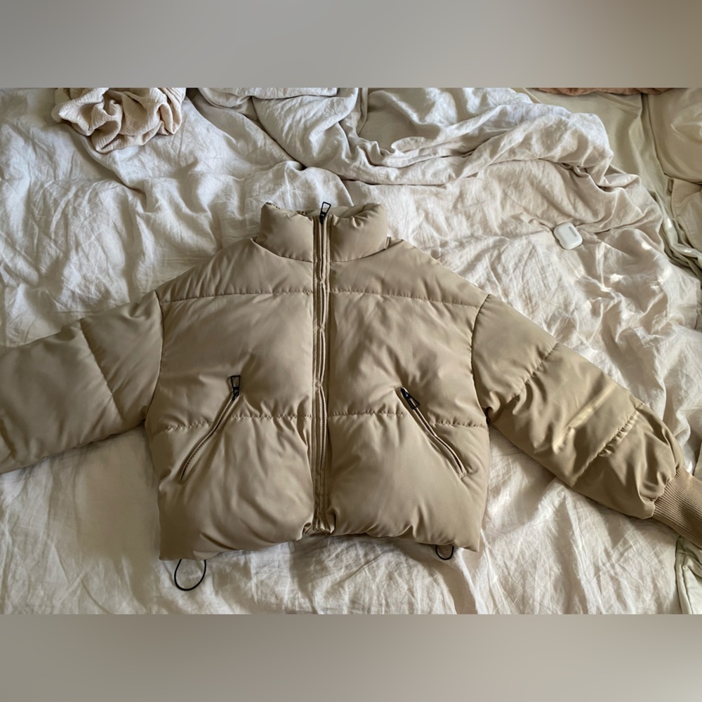 Princess Poly beige cropped puffer coat. Oversized. Size 4